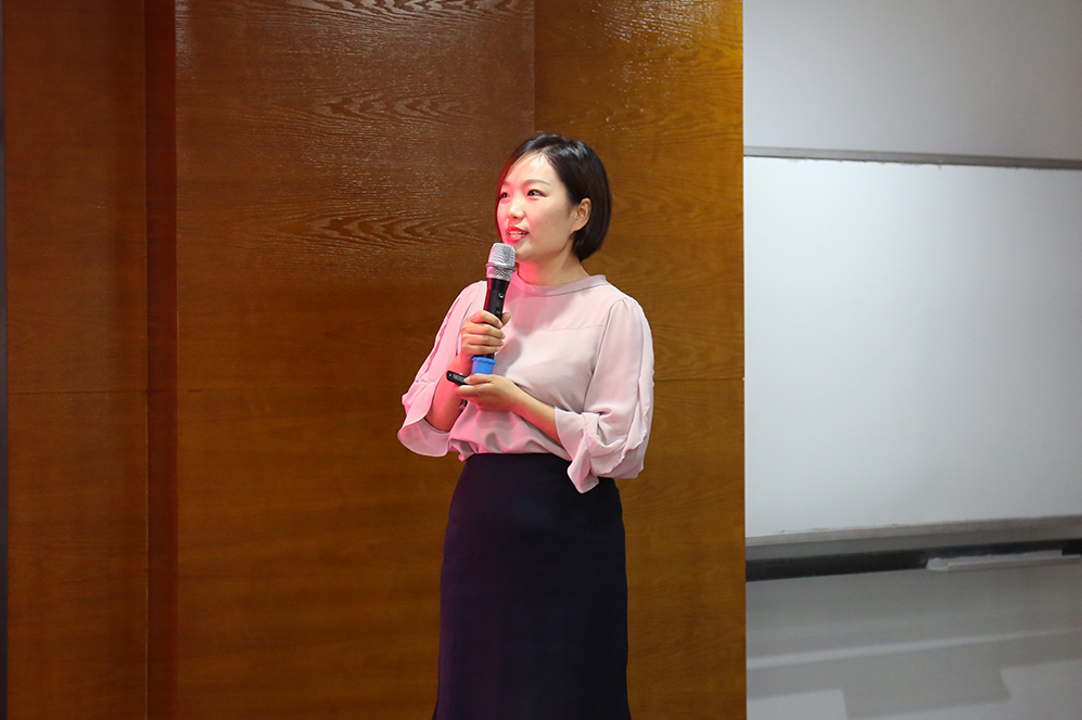潍坊企业家俱乐部驻会副秘书长张帅帅向到场的领导和企业家介绍了潍坊