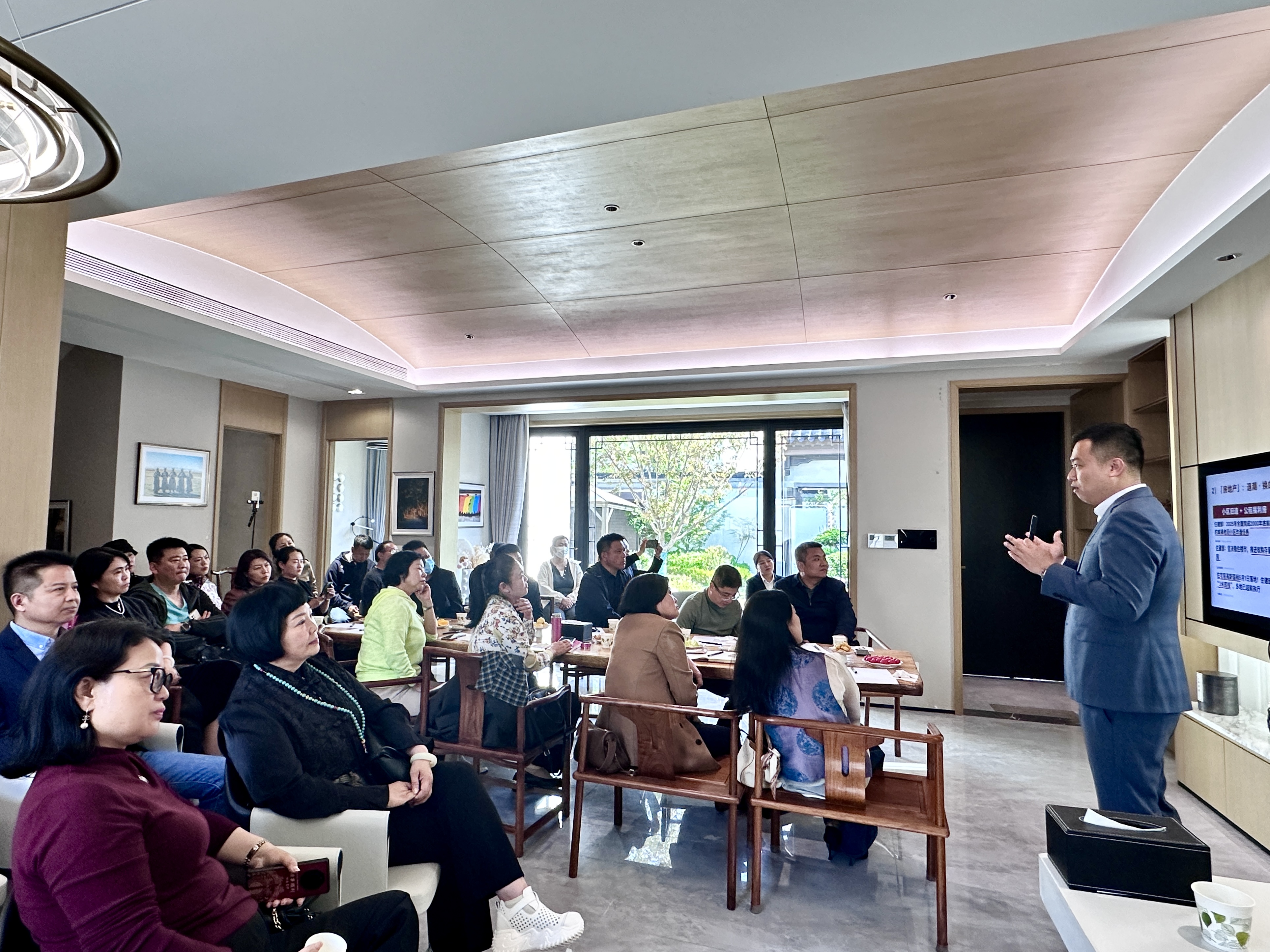 企业家俱乐部绿城·江南赋活动中心成功举办“论港策内用·见财务浪潮”座谈交流会